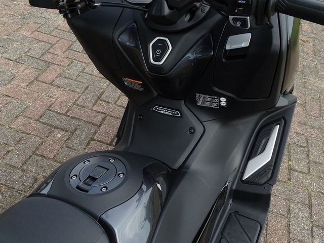 yamaha - tmax-tech-max-560