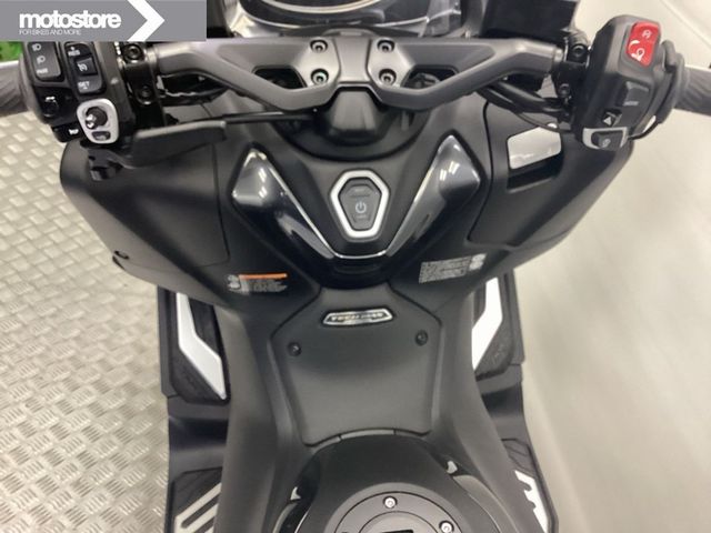 yamaha - tmax-tech-max-560