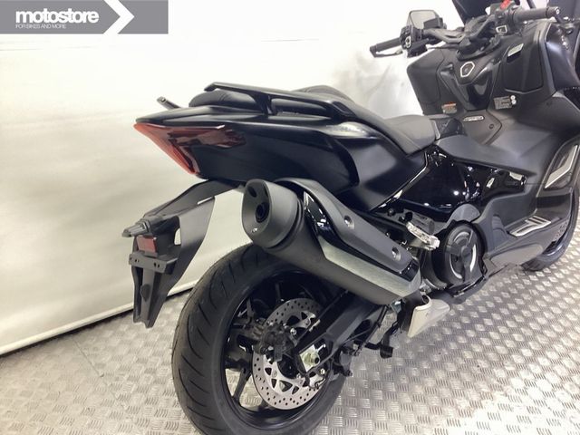 yamaha - tmax-tech-max-560