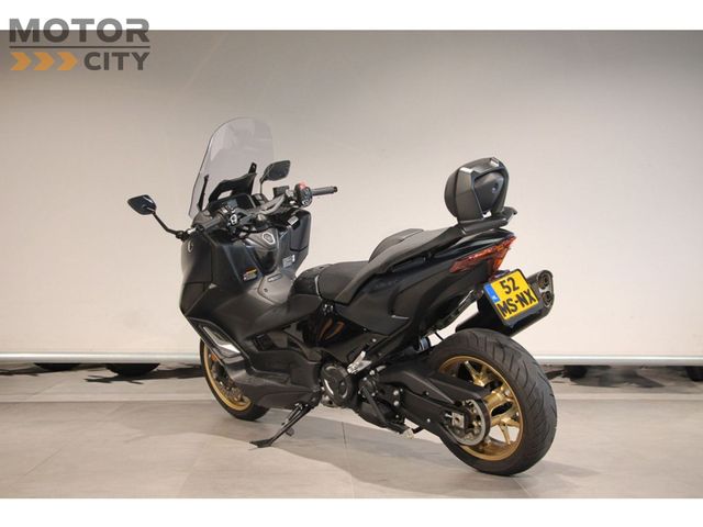 yamaha - tmax-tech-max-560