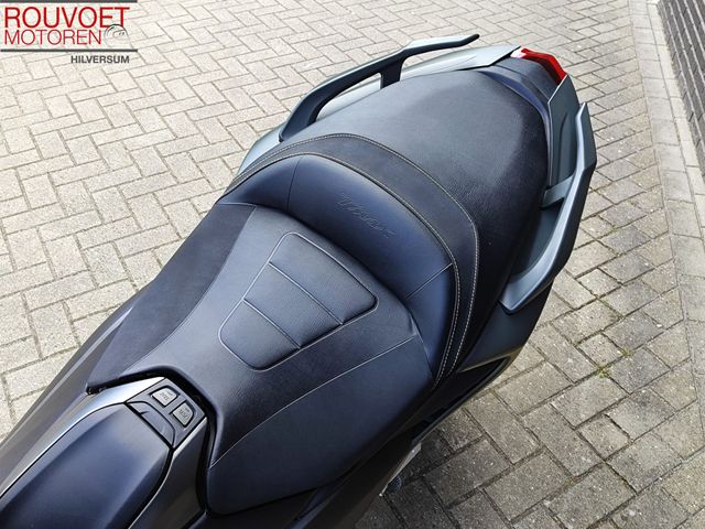 yamaha - tmax-tech-max-560