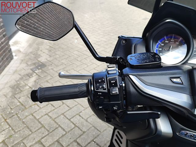 yamaha - tmax-tech-max-560