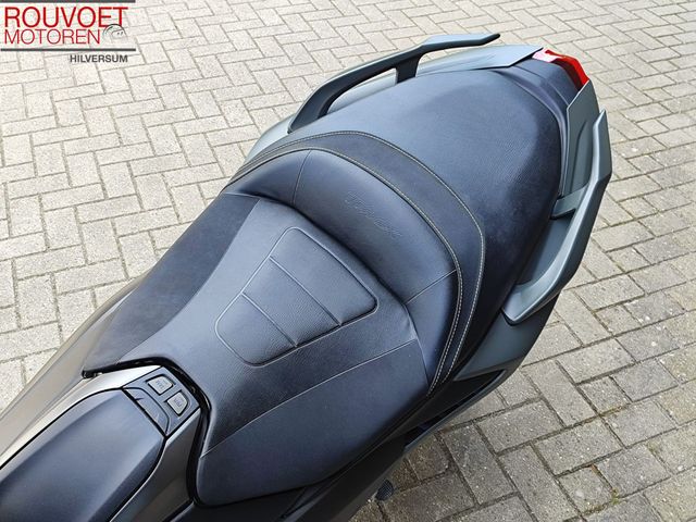 yamaha - tmax-tech-max-560
