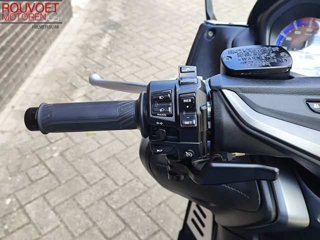 yamaha - tmax-tech-max-560