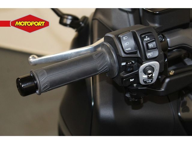 yamaha - tmax-tech-max-560
