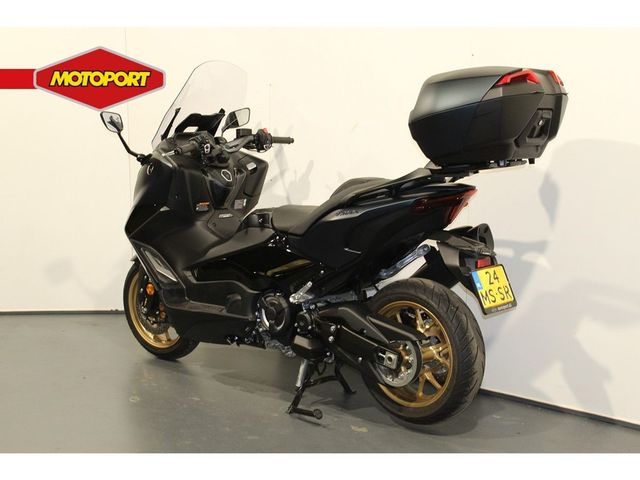 yamaha - tmax-tech-max-560