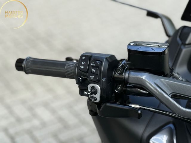 yamaha - tmax-tech-max-560
