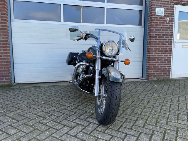 yamaha - xvs-1100-a-dragstar-classic