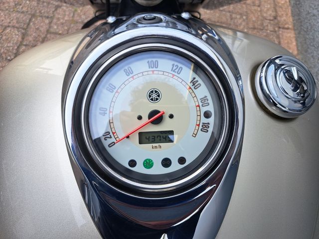 yamaha - xvs-1100-a-dragstar-classic