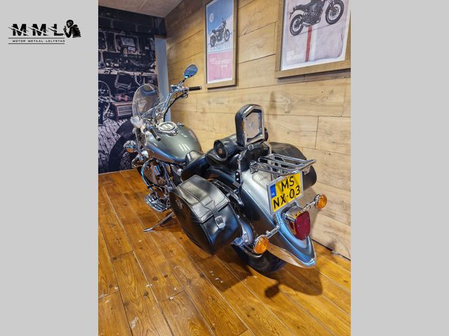 yamaha - xvs-1100-a-dragstar-classic