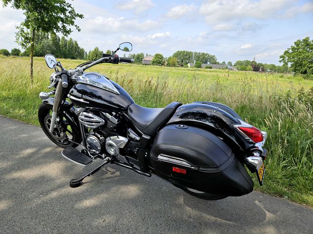 yamaha - xvs-950-a-midnight-star