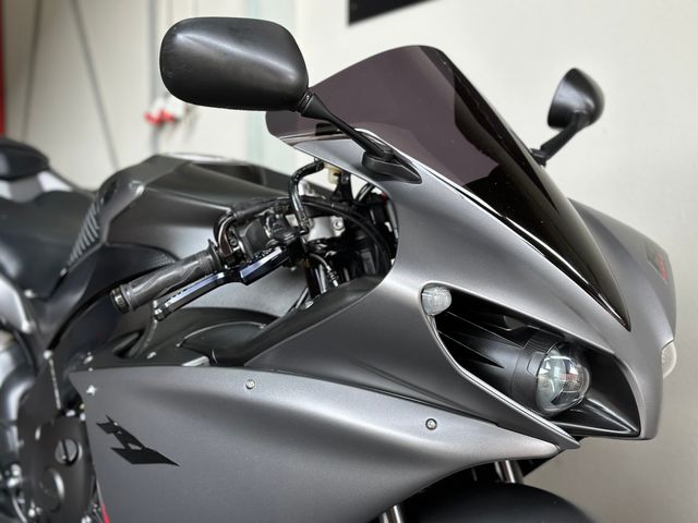 yamaha - yzf-r1