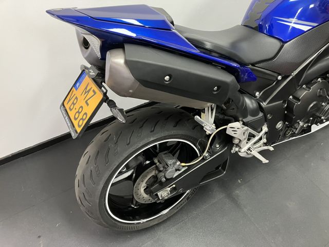 yamaha - yzf-r1