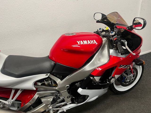 yamaha - yzf-r1