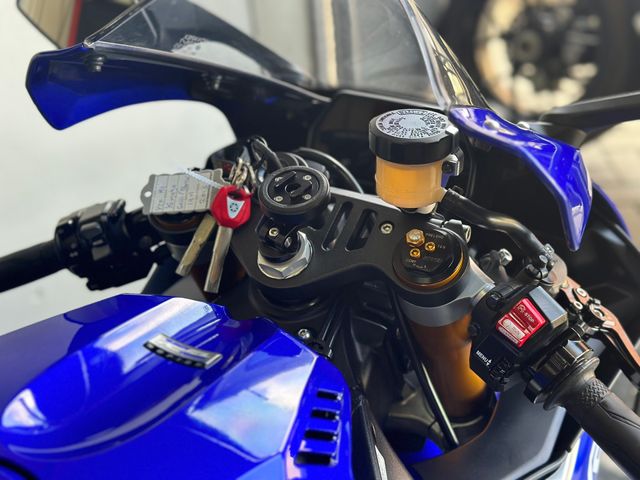 yamaha - yzf-r1