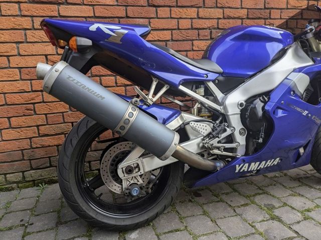 yamaha - yzf-r1