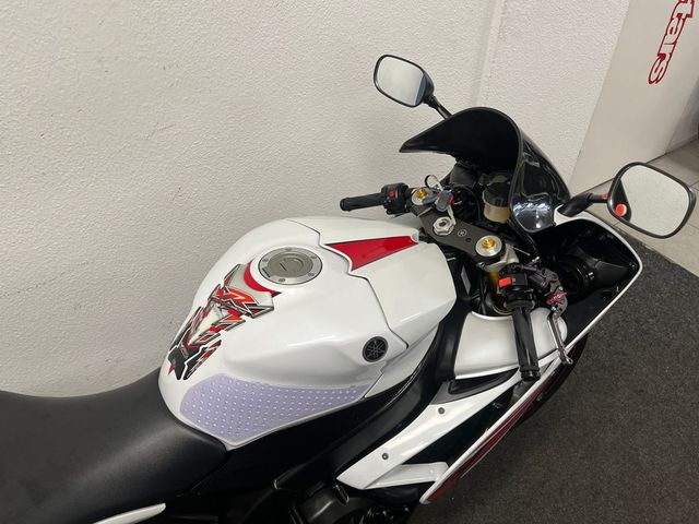 yamaha - yzf-r1