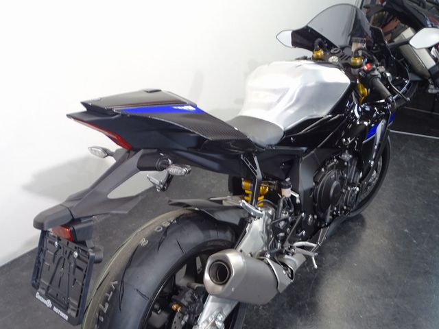 yamaha - yzf-r1m