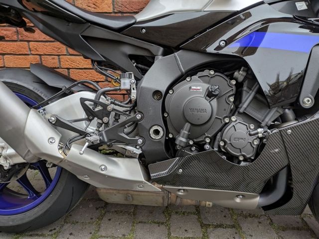 yamaha - yzf-r1m